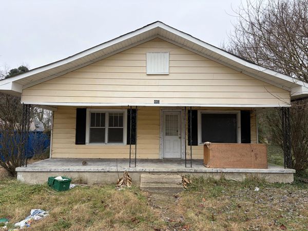 483 Pikeville Avenue , Graysville, TN 37338