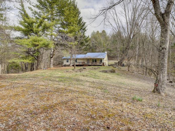 135 Earl Williams Road, Elizabethton, TN 37643