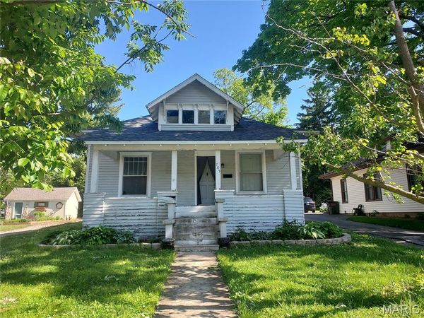 705 E College Avenue , Greenville, IL 62246