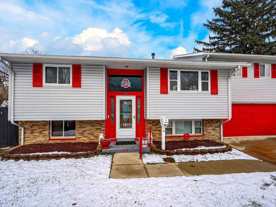 912 Maurine Drive, Columbus, OH 43228 Photo 1