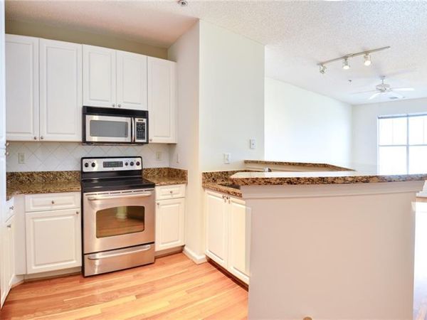 10 Perimeter Summit Boulevard NE, Unit 1404, Brookhaven, GA 30319