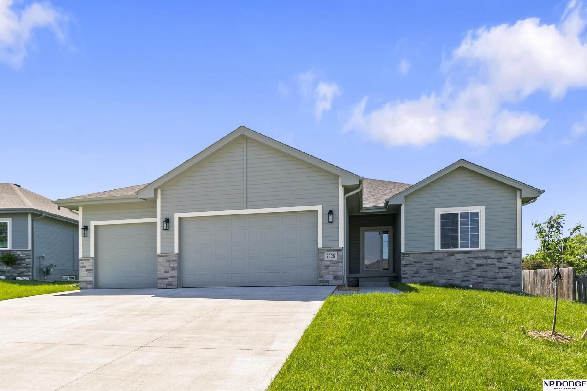 9228 S 71 Avenue , Papillion, NE 68133