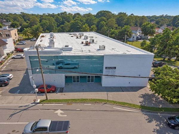 1097 Old Country Road , Unit 103, Plainview, NY 11803