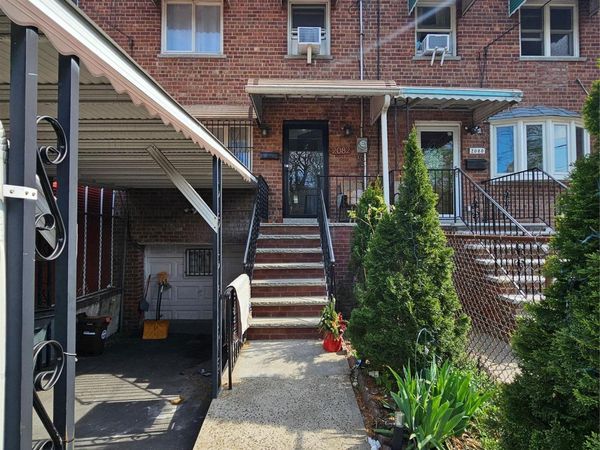 2082 Pitman Avenue , Bronx, NY 10466