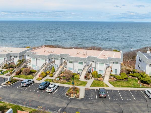 801 Bluffs Drive N, Baiting Hollow, NY 11933