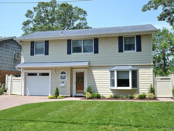 137 Iceland Drive , South Huntington, NY 11746