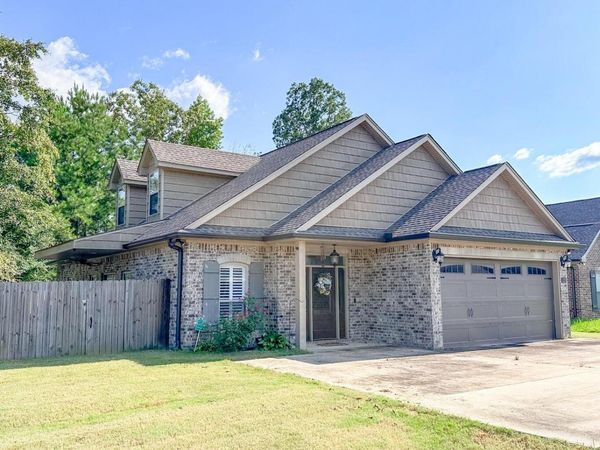 29 Regent Ln, Columbus, MS 39705