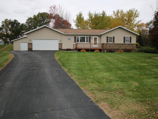 111 W Ridgeview Drive , Starbuck, MN 56381