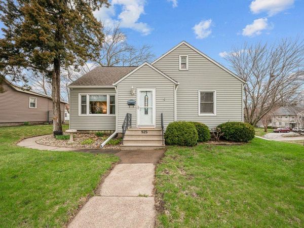 925 12th Avenue , Moline, IL 61265