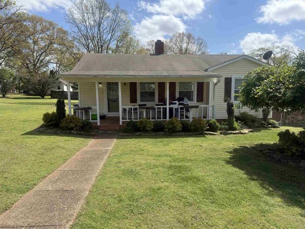 1009 Ridgeway St, Florence, AL 35630