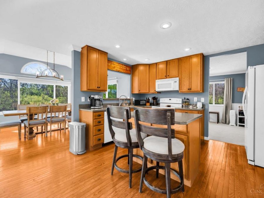 4817 Kleeman Green Drive, Green Township, OH 45211 Photo 11