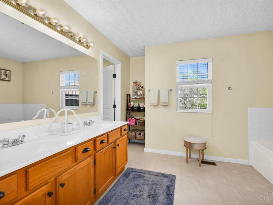 4817 Kleeman Green Drive, Green Township, OH 45211 Photo 25
