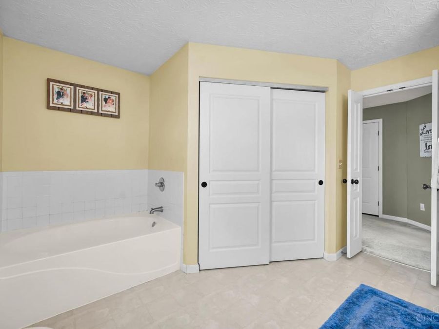 4817 Kleeman Green Drive, Green Township, OH 45211 Photo 26