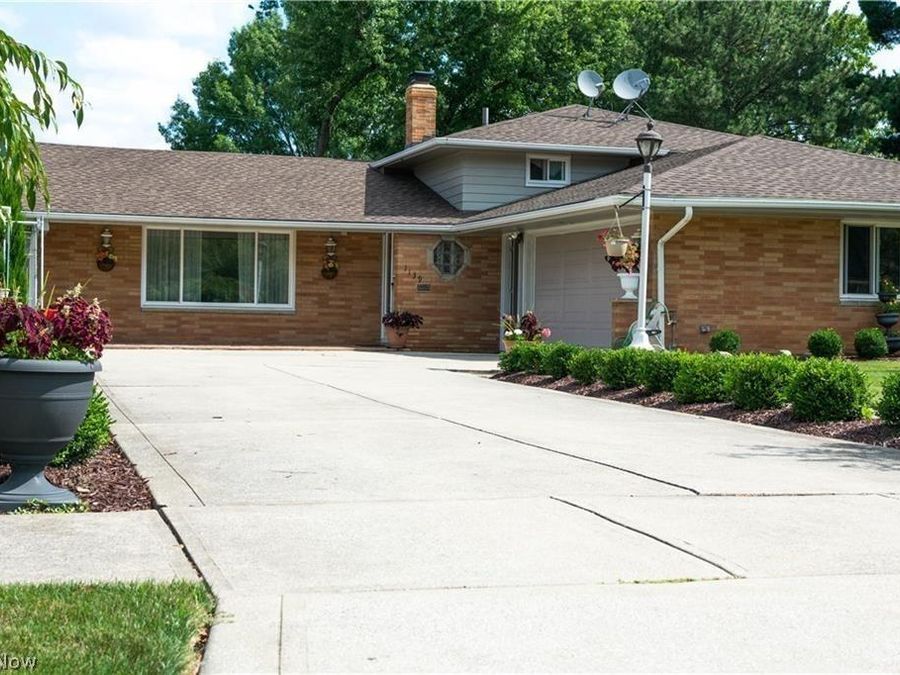 1139 N Skyline Drive , Seven Hills, OH 44131 Photo 1