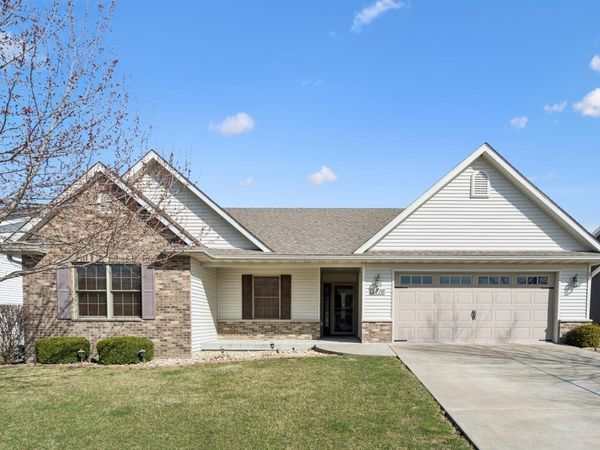 1716 Conor Court , Clinton, IA 52732
