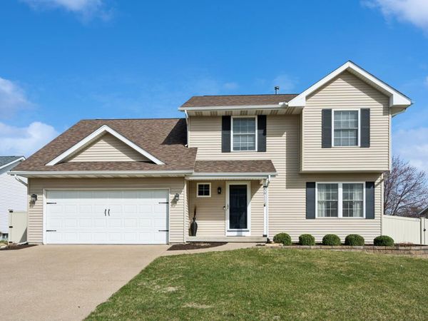 5811 Duggleby Avenue , Davenport, IA 52807