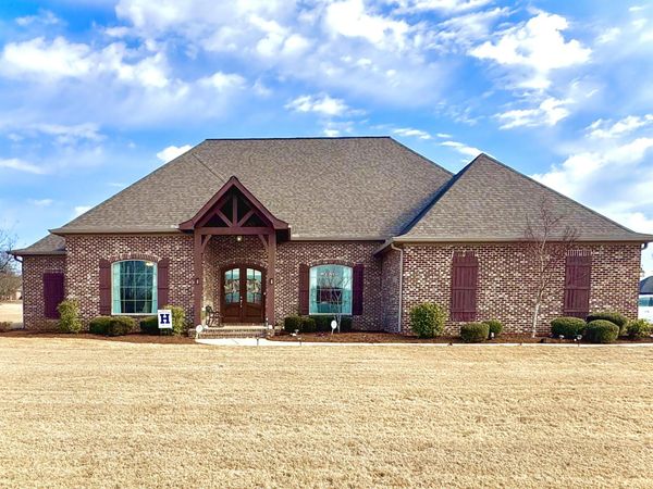 892 Prairie Waters Dr, Columbus, MS 39701