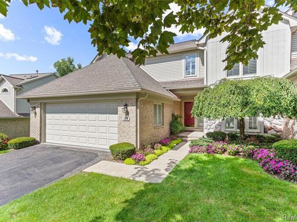 109 Hampton Court , Northville, MI 48168
