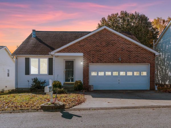 104 Edgehill Ln , Hendersonville, TN 37075