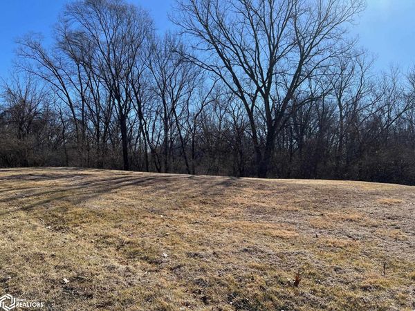 2815 Lesylvia St, Burlington, IA 52601