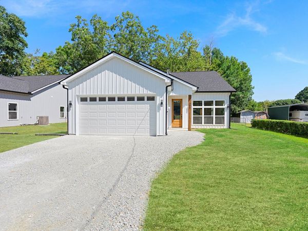 309 Linden W, Hohenwald, TN 38462