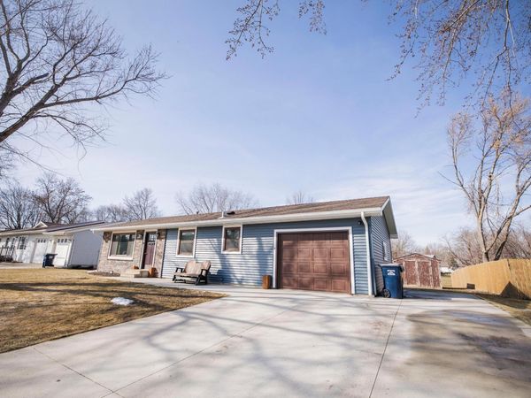 19 Thomas Street , Morris, MN 56267