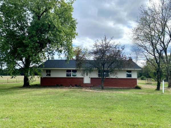 9509 Highway 352 , Clarksville, AR 72830