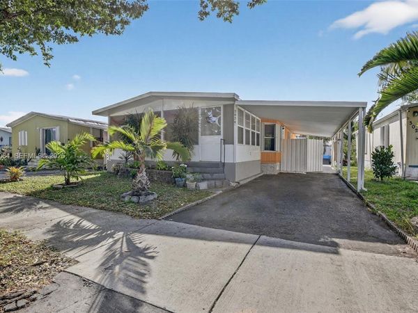 3024 SW 52nd St , Dania Beach, FL 33312