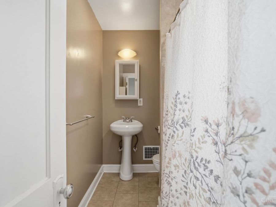3933 Delmar Avenue, Cheviot, OH 45211 Photo 29