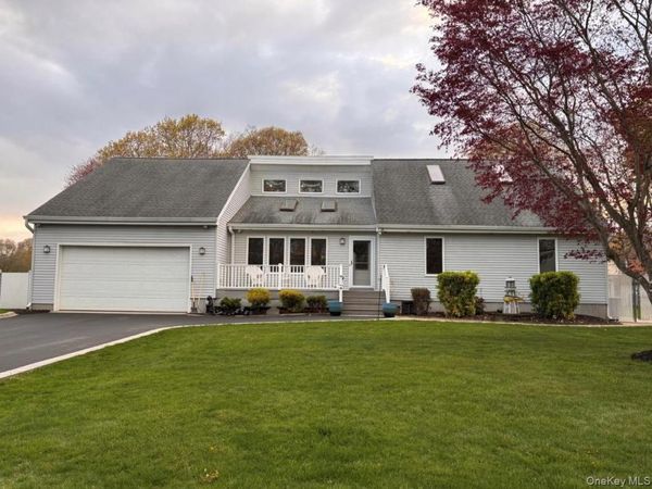 62 Tonopan Street , Mastic, NY 11950