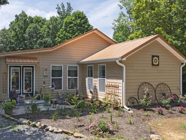 150 4Th St , Tellico Plains, TN 37385