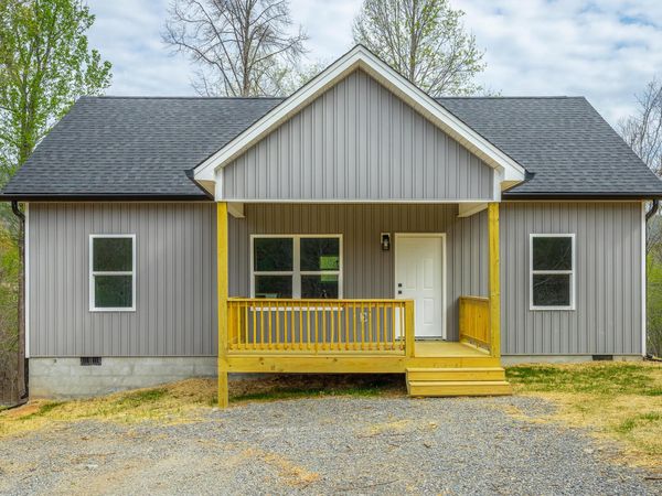 107 Pineway Circle, Wildwood 30757
