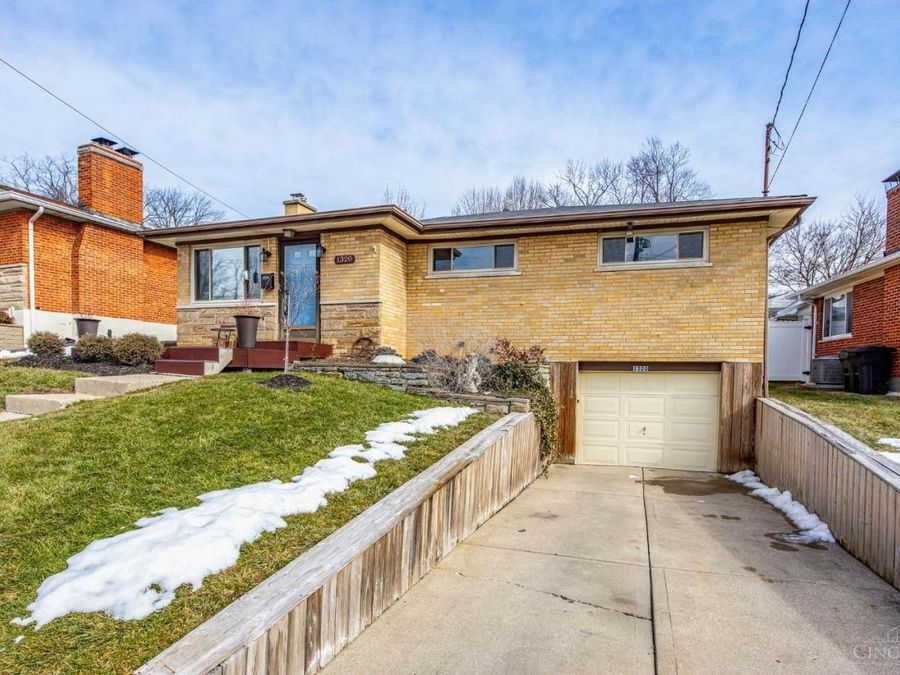 1320 Thurnridge Drive, Reading, OH 45215 Photo 2