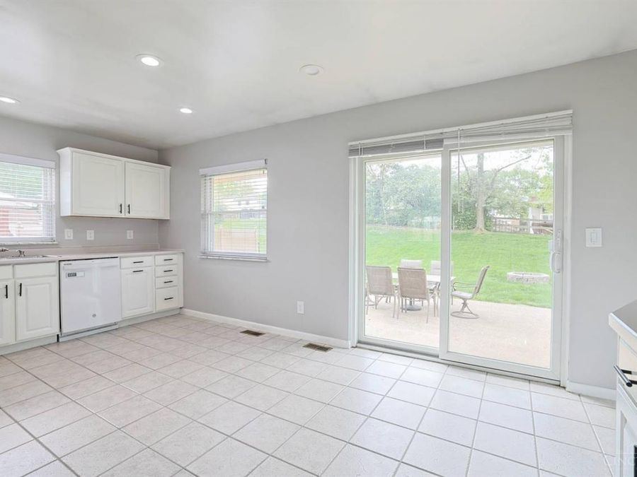 5061 Chantilly Drive, Delhi Township, OH 45238 Photo 9