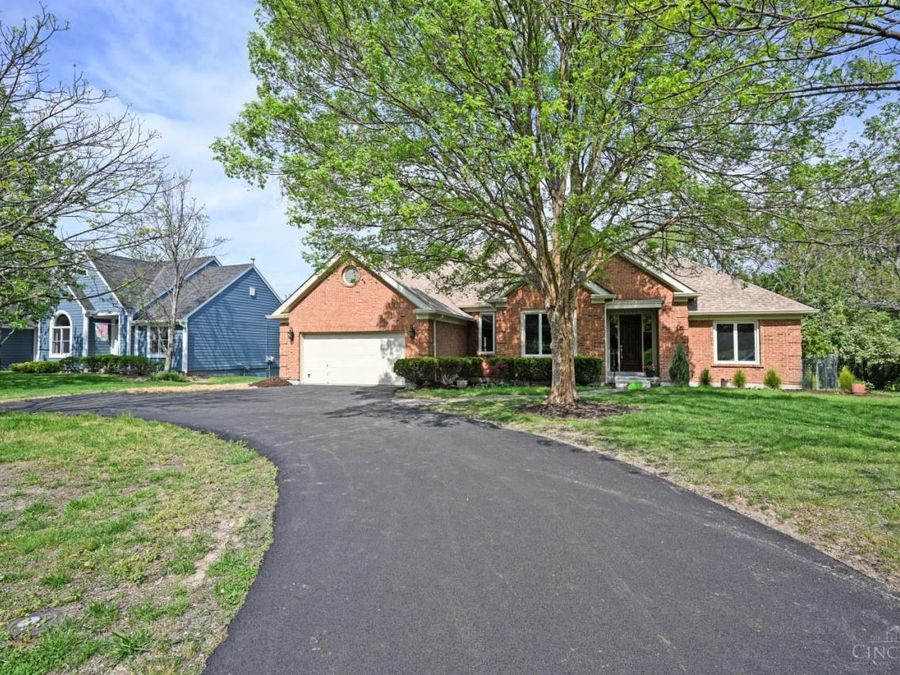 6897 Fox Hill Lane, Madeira, OH 45236 Photo 2