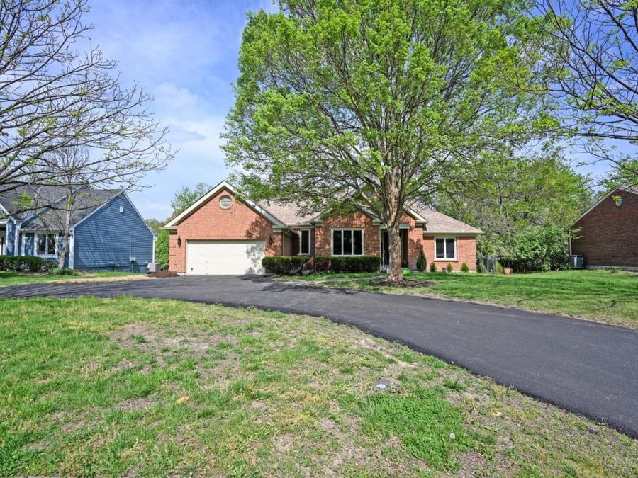 6897 Fox Hill Lane, Madeira, OH 45236 Photo 4