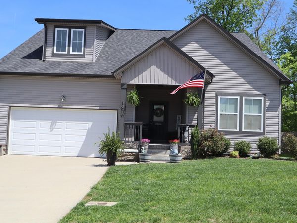 1079 Eagles View Dr , Clarksville, TN 37040