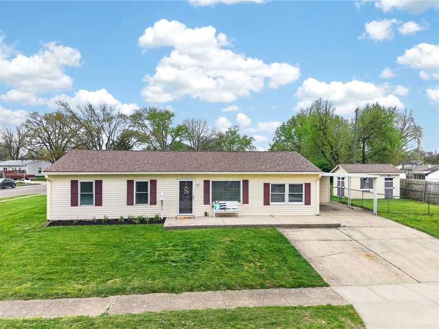 705 Julia Drive, Franklin, OH 45005 Photo 1