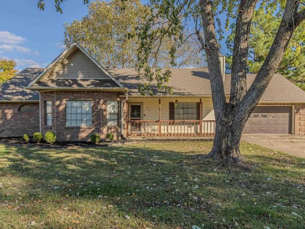 217 Center Hill S , Paragould, AR 72450