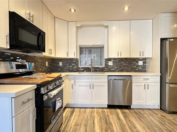 8450 NW 26th St , Sunrise, FL 33322