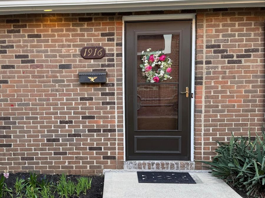 1916 Willoway Circle S, Columbus, OH 43220 Photo 1