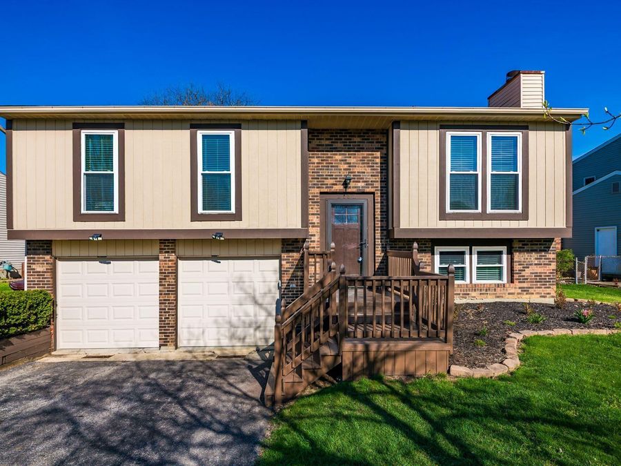 2152 Camelback Drive , Columbus, OH 43228 Photo 1