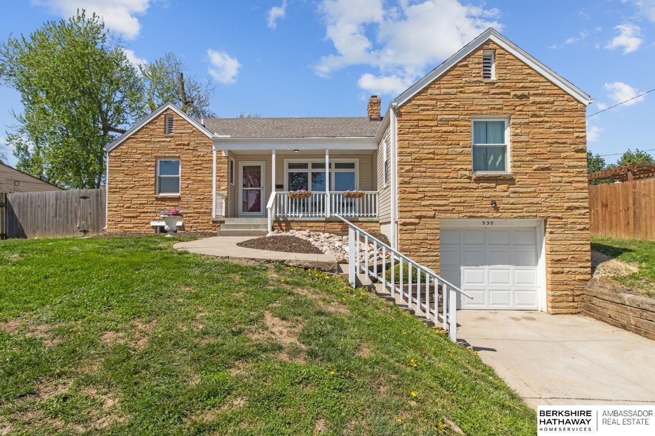 530 N 72nd Avenue , Omaha, NE 68114