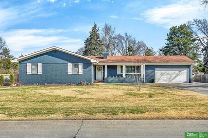 11930 Woolworth Avenue , Omaha, NE 68144