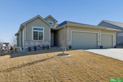 11909 S 212th Street , Gretna, NE 68028