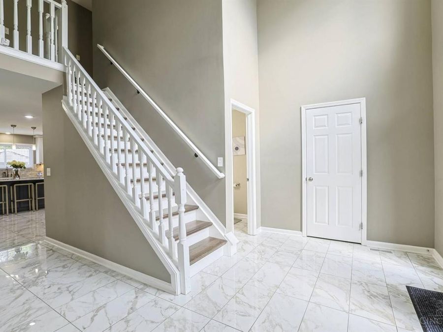 9825 Orchard Club Drive, Montgomery, OH 45242 Photo 6
