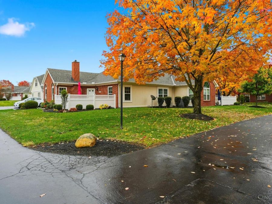 8444 Waterleaf Lane, West Chester, OH 45069 Photo 2