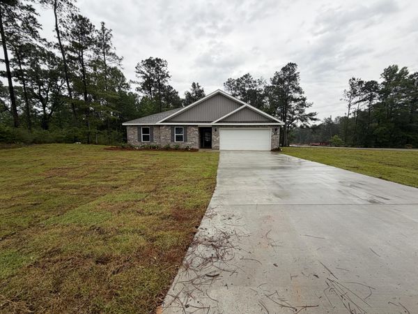 106 Oakwood Dr., Hattiesburg, MS 39402