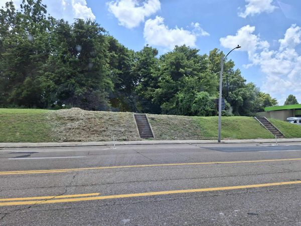 481 E E H CRUMP BLVD, Memphis, TN 38126