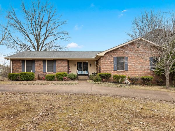 305 Mosley Dr , Springfield, TN 37172